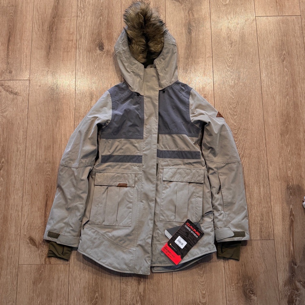 Dakine Brentwood II Women’s jacket NWT Small